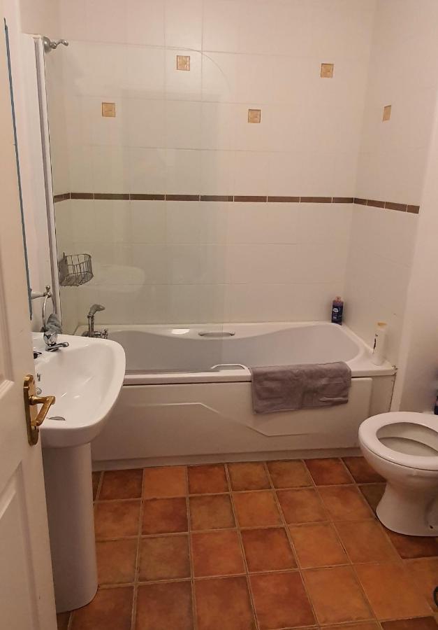 Galway City Lovely 2 Bed Apartment Buitenkant foto